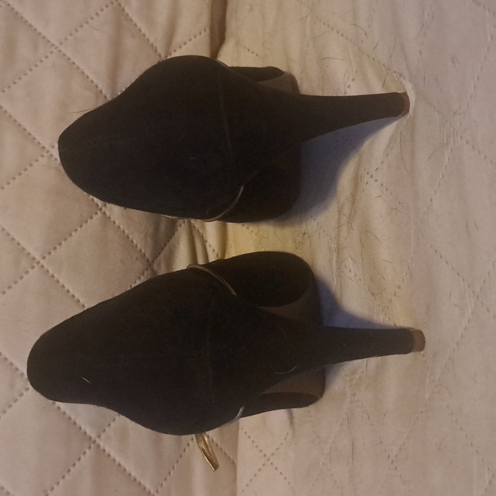 Rockport Black & Gold Suede Heels, Size 8 - Picture 11 of 11